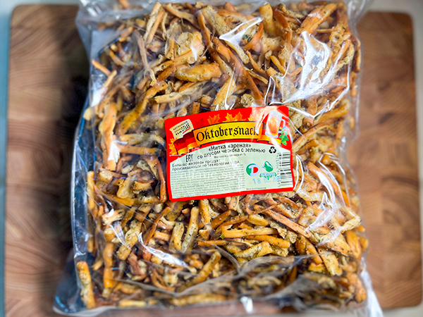 Нитка ЖАРЕНАЯ "Чеснок с зеленью" Oktobersnack 1 кг (сырный продукт) в Электрогорске