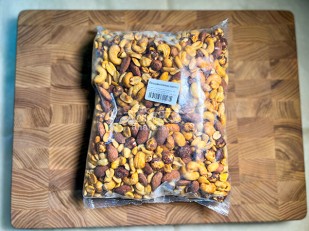 Ведро Ржаные гренки со вкусом Раки крабы (1 кг): Ореховая смесь ж/с Острая 